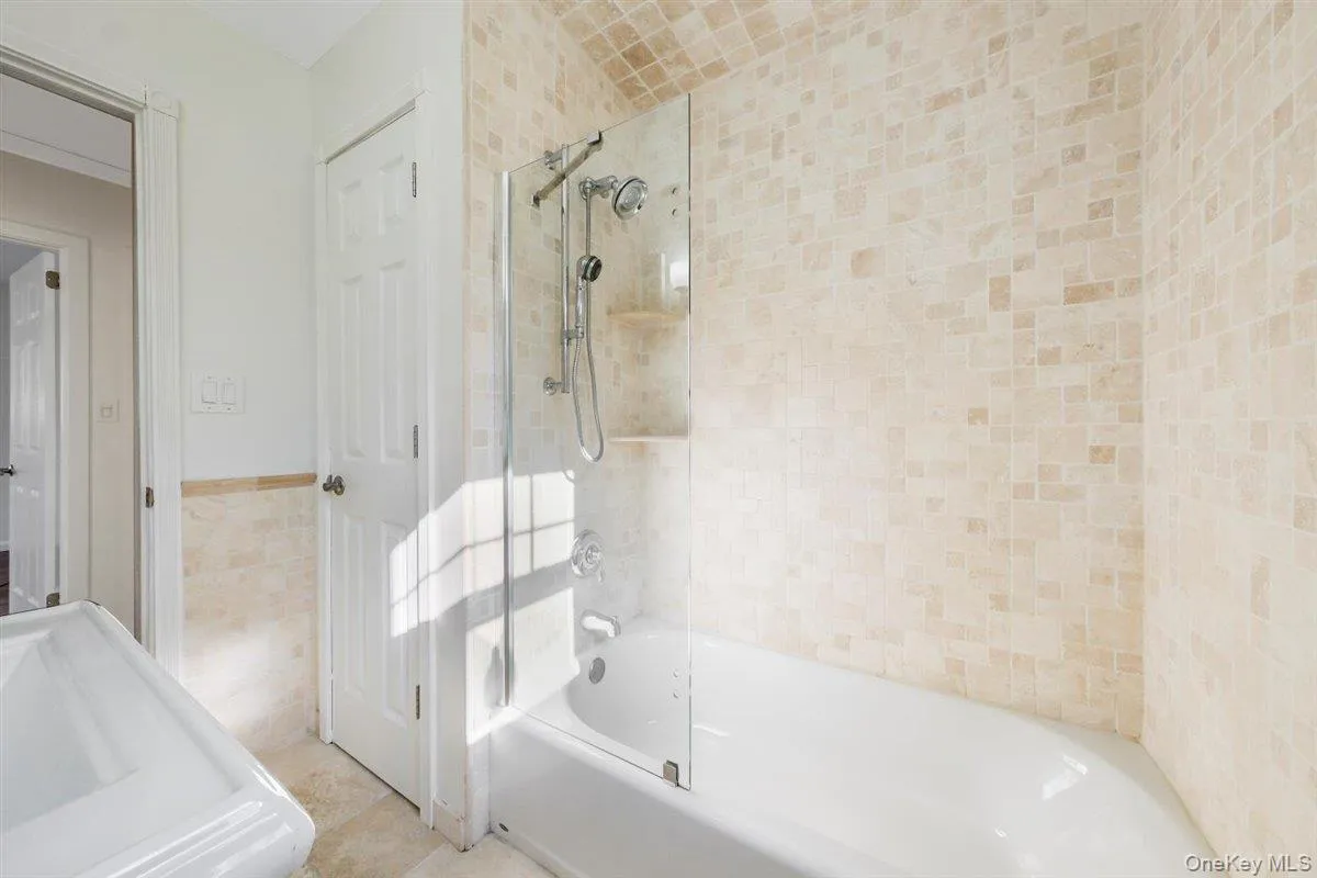 22 Quaker Hill Road, Monroe, NY, 3 Bedrooms Bedrooms, 6 Rooms Rooms,1 BathroomBathrooms,Residential Lease,For Rent,Quaker Hill,0,1046614 22 Quaker Hill Road, Monroe, NY, 3 Bedrooms Bedrooms, 6 Rooms Rooms,1 BathroomBathrooms,Residential Lease,For Rent,Quaker Hill,0,1046614