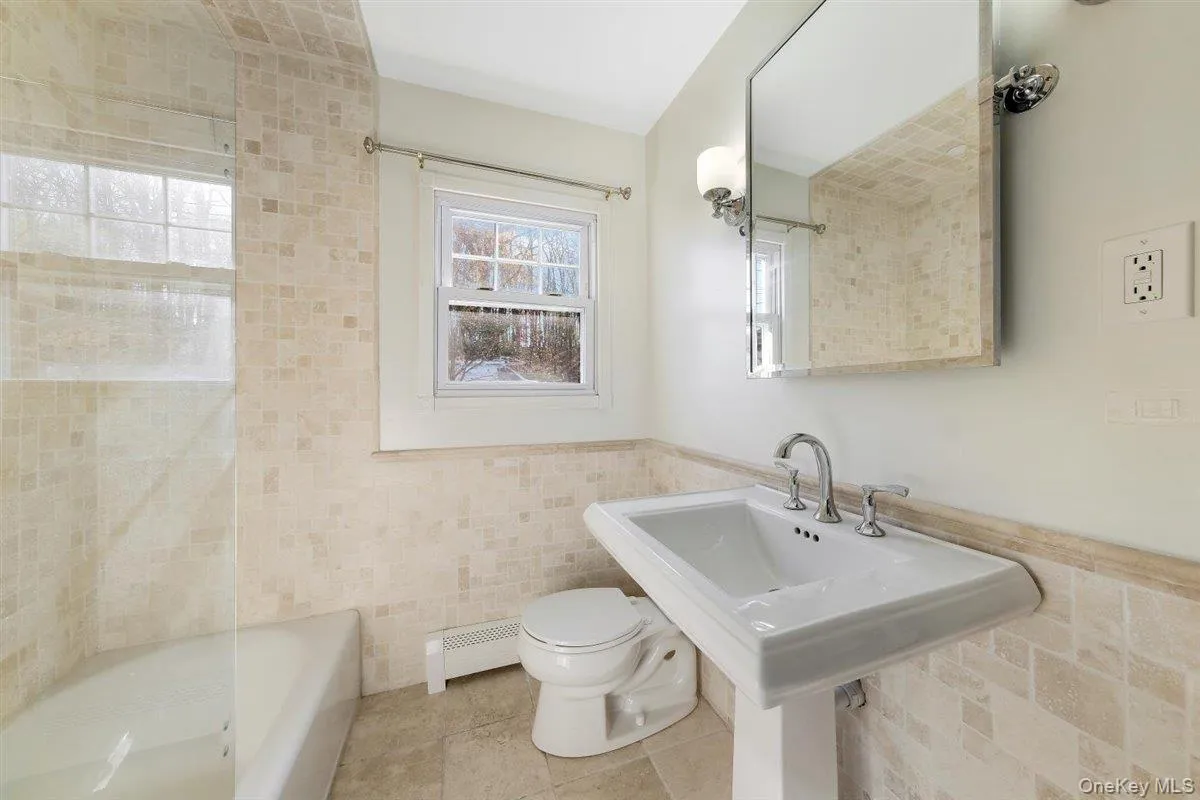 22 Quaker Hill Road, Monroe, NY, 3 Bedrooms Bedrooms, 6 Rooms Rooms,1 BathroomBathrooms,Residential Lease,For Rent,Quaker Hill,0,1046614 22 Quaker Hill Road, Monroe, NY, 3 Bedrooms Bedrooms, 6 Rooms Rooms,1 BathroomBathrooms,Residential Lease,For Rent,Quaker Hill,0,1046614
