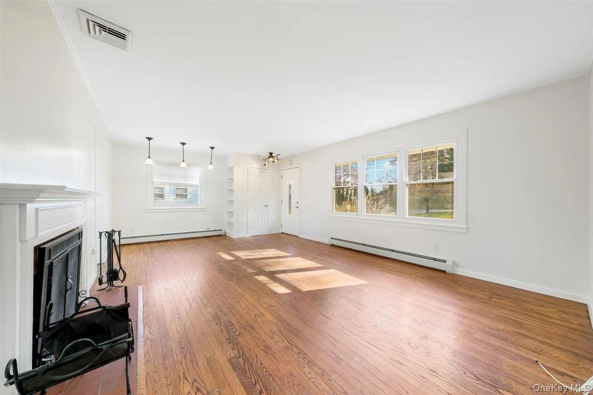 22 Quaker Hill Road, Monroe, NY, 3 Bedrooms Bedrooms, 6 Rooms Rooms,1 BathroomBathrooms,Residential Lease,For Rent,Quaker Hill,0,1046614 22 Quaker Hill Road, Monroe, NY, 3 Bedrooms Bedrooms, 6 Rooms Rooms,1 BathroomBathrooms,Residential Lease,For Rent,Quaker Hill,0,1046614