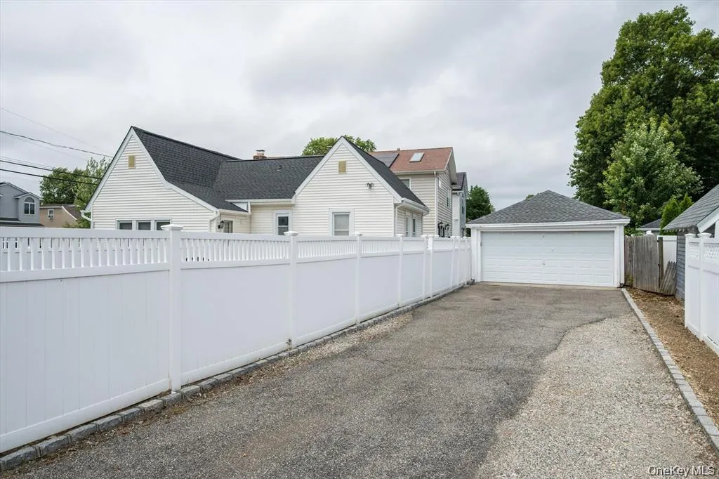 23 Rosebud Avenue, Hempstead, NY, 2 Bedrooms Bedrooms, 6 Rooms Rooms,1 BathroomBathrooms,Residential Lease,For Rent,Rosebud,0,1046619 23 Rosebud Avenue, Hempstead, NY, 2 Bedrooms Bedrooms, 6 Rooms Rooms,1 BathroomBathrooms,Residential Lease,For Rent,Rosebud,0,1046619