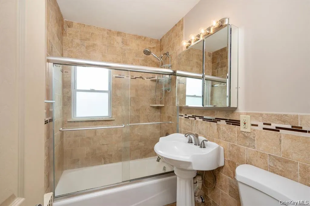 23 Rosebud Avenue, Hempstead, NY, 2 Bedrooms Bedrooms, 6 Rooms Rooms,1 BathroomBathrooms,Residential Lease,For Rent,Rosebud,0,1046619 23 Rosebud Avenue, Hempstead, NY, 2 Bedrooms Bedrooms, 6 Rooms Rooms,1 BathroomBathrooms,Residential Lease,For Rent,Rosebud,0,1046619