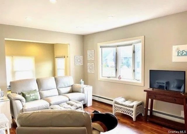 23 Rosebud Avenue, Hempstead, NY, 2 Bedrooms Bedrooms, 6 Rooms Rooms,1 BathroomBathrooms,Residential Lease,For Rent,Rosebud,0,1046619 23 Rosebud Avenue, Hempstead, NY, 2 Bedrooms Bedrooms, 6 Rooms Rooms,1 BathroomBathrooms,Residential Lease,For Rent,Rosebud,0,1046619