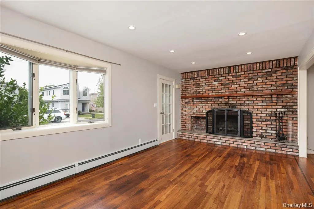 23 Rosebud Avenue, Hempstead, NY, 2 Bedrooms Bedrooms, 6 Rooms Rooms,1 BathroomBathrooms,Residential Lease,For Rent,Rosebud,0,1046619 23 Rosebud Avenue, Hempstead, NY, 2 Bedrooms Bedrooms, 6 Rooms Rooms,1 BathroomBathrooms,Residential Lease,For Rent,Rosebud,0,1046619