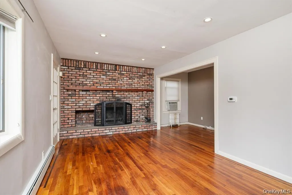 23 Rosebud Avenue, Hempstead, NY, 2 Bedrooms Bedrooms, 6 Rooms Rooms,1 BathroomBathrooms,Residential Lease,For Rent,Rosebud,0,1046619 23 Rosebud Avenue, Hempstead, NY, 2 Bedrooms Bedrooms, 6 Rooms Rooms,1 BathroomBathrooms,Residential Lease,For Rent,Rosebud,0,1046619