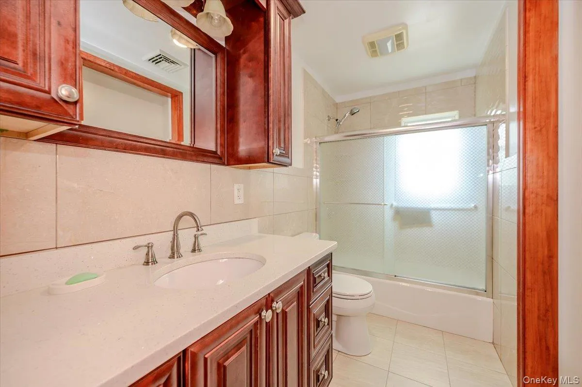 2664 Grayson Drive, Hempstead, NY, 4 Bedrooms Bedrooms, 6 Rooms Rooms,3 BathroomsBathrooms,Residential,For Rent,Grayson,0,1046626 2664 Grayson Drive, Hempstead, NY, 4 Bedrooms Bedrooms, 6 Rooms Rooms,3 BathroomsBathrooms,Residential,For Rent,Grayson,0,1046626