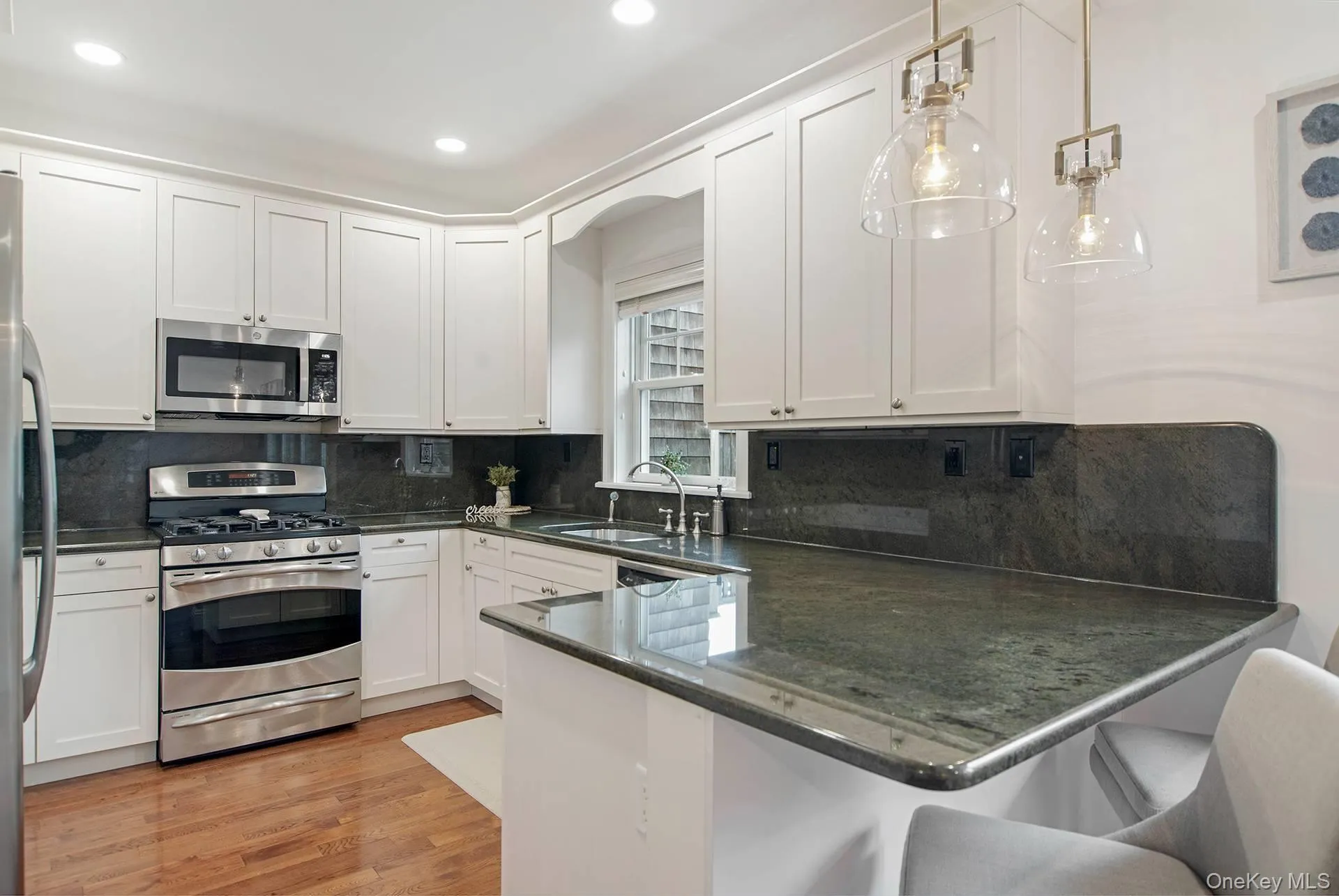 28 Andrew Court, Southampton, NY, 3 Bedrooms Bedrooms, 7 Rooms Rooms,3 BathroomsBathrooms,Residential,For Rent,Andrew Court,0,1046627 28 Andrew Court, Southampton, NY, 3 Bedrooms Bedrooms, 7 Rooms Rooms,3 BathroomsBathrooms,Residential,For Rent,Andrew Court,0,1046627