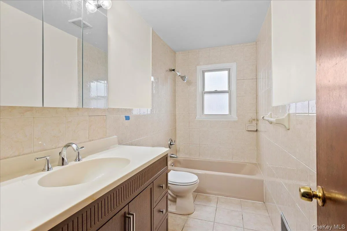 284 Park Avenue, Harrison, NY, 3 Bedrooms Bedrooms, 5 Rooms Rooms,1 BathroomBathrooms,Residential Lease,For Rent,Park,0,1046628 284 Park Avenue, Harrison, NY, 3 Bedrooms Bedrooms, 5 Rooms Rooms,1 BathroomBathrooms,Residential Lease,For Rent,Park,0,1046628