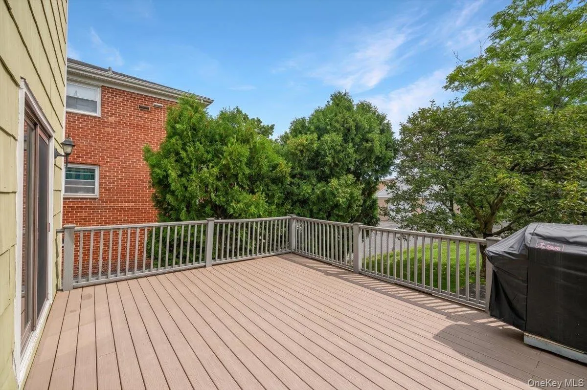 284 Park Avenue, Harrison, NY, 3 Bedrooms Bedrooms, 5 Rooms Rooms,1 BathroomBathrooms,Residential Lease,For Rent,Park,0,1046628 284 Park Avenue, Harrison, NY, 3 Bedrooms Bedrooms, 5 Rooms Rooms,1 BathroomBathrooms,Residential Lease,For Rent,Park,0,1046628