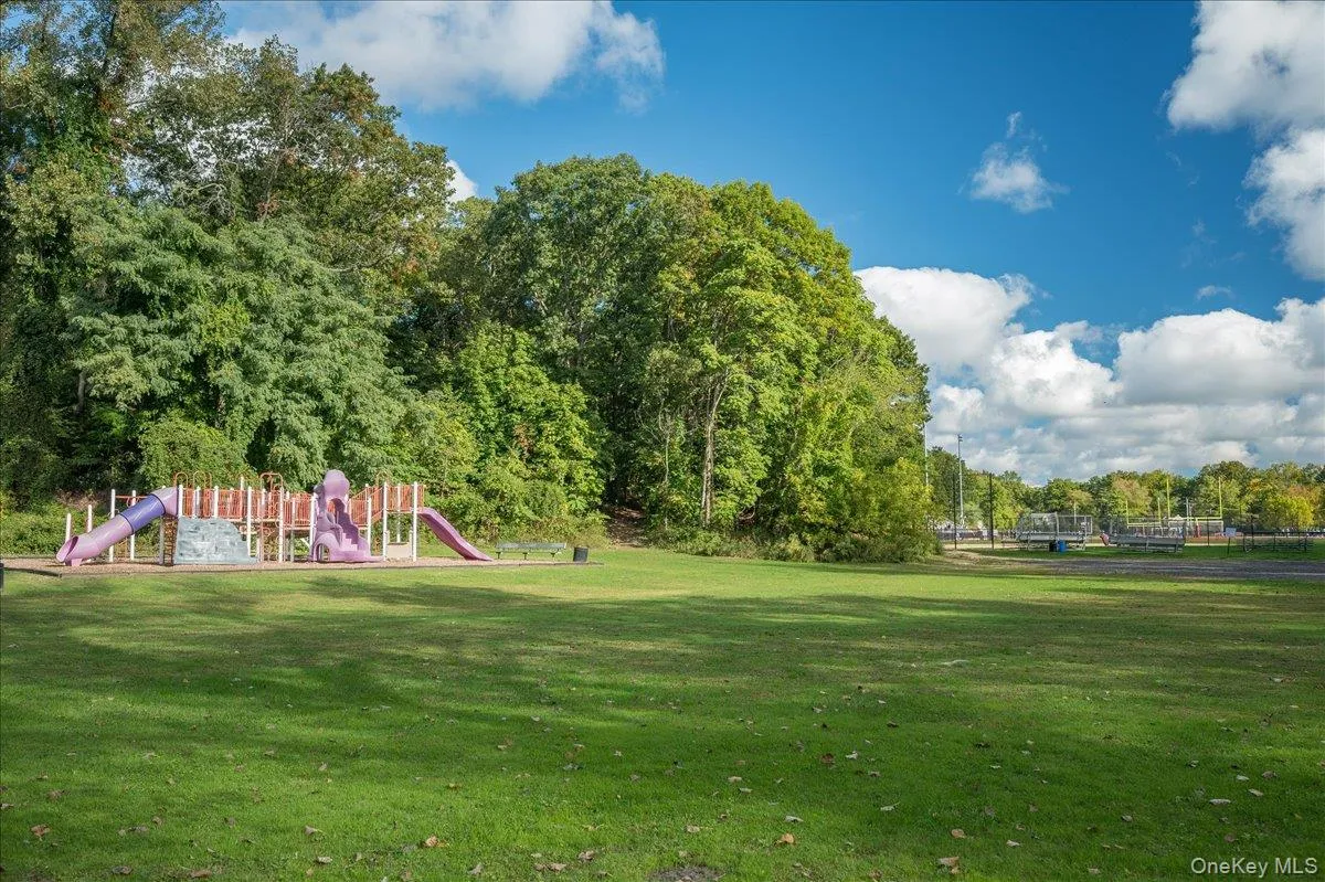 284 Park Avenue, Harrison, NY, 3 Bedrooms Bedrooms, 5 Rooms Rooms,1 BathroomBathrooms,Residential Lease,For Rent,Park,0,1046628 284 Park Avenue, Harrison, NY, 3 Bedrooms Bedrooms, 5 Rooms Rooms,1 BathroomBathrooms,Residential Lease,For Rent,Park,0,1046628