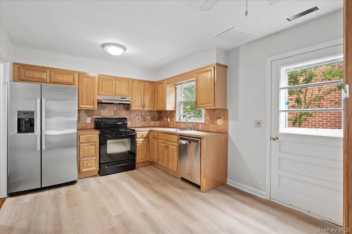 284 Park Avenue, Harrison, NY, 3 Bedrooms Bedrooms, 5 Rooms Rooms,1 BathroomBathrooms,Residential Lease,For Rent,Park,0,1046628 284 Park Avenue, Harrison, NY, 3 Bedrooms Bedrooms, 5 Rooms Rooms,1 BathroomBathrooms,Residential Lease,For Rent,Park,0,1046628