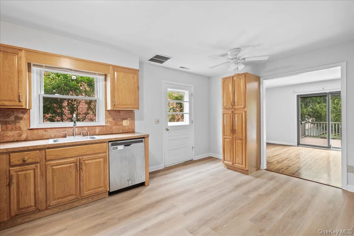 284 Park Avenue, Harrison, NY, 3 Bedrooms Bedrooms, 5 Rooms Rooms,1 BathroomBathrooms,Residential Lease,For Rent,Park,0,1046628 284 Park Avenue, Harrison, NY, 3 Bedrooms Bedrooms, 5 Rooms Rooms,1 BathroomBathrooms,Residential Lease,For Rent,Park,0,1046628