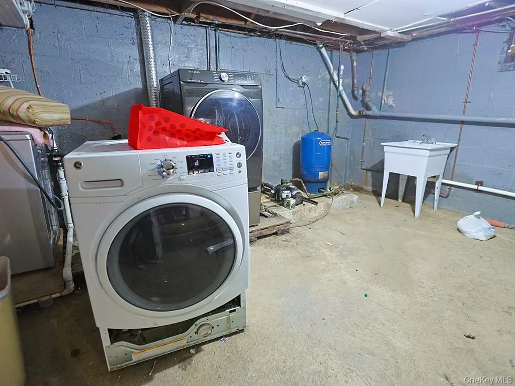 580 Route 17M, Middletown, NY, 5 Bedrooms Bedrooms, 8 Rooms Rooms,2 BathroomsBathrooms,Residential,For Rent,Route 17M,0,1046630 580 Route 17M, Middletown, NY, 5 Bedrooms Bedrooms, 8 Rooms Rooms,2 BathroomsBathrooms,Residential,For Rent,Route 17M,0,1046630