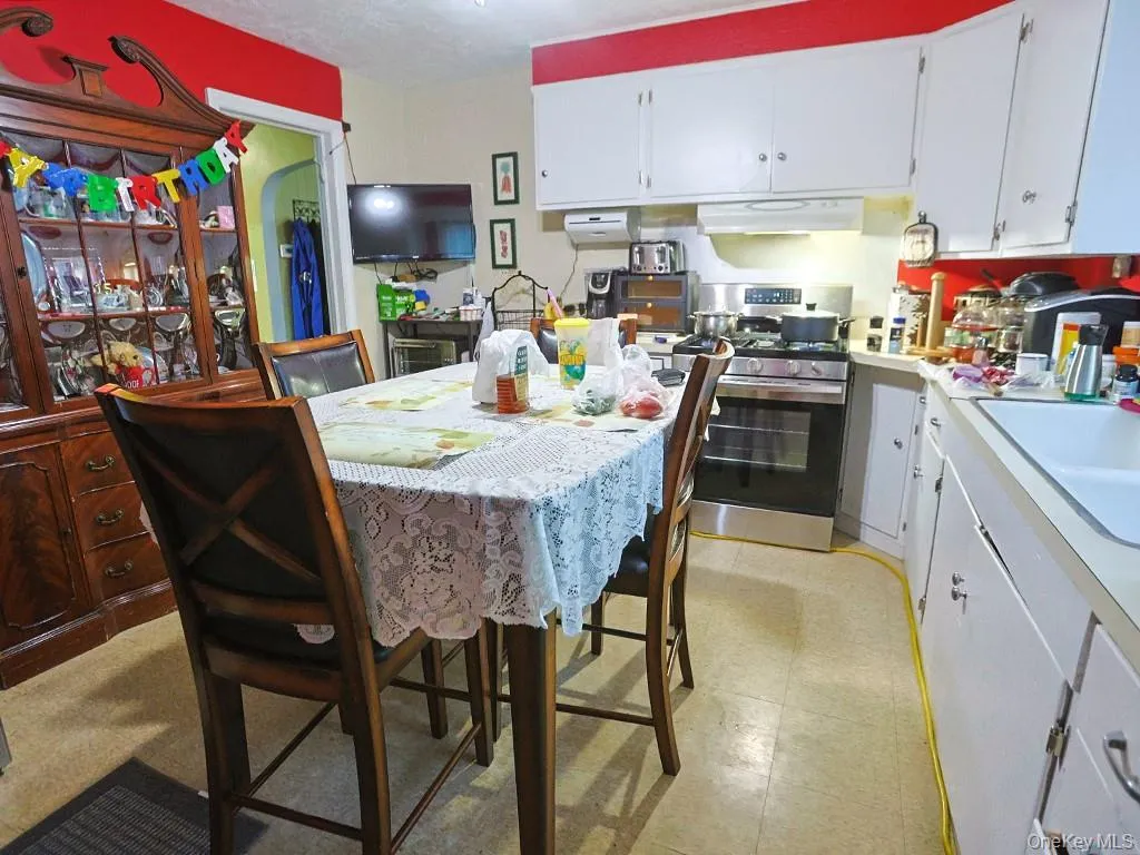 580 Route 17M, Middletown, NY, 5 Bedrooms Bedrooms, 8 Rooms Rooms,2 BathroomsBathrooms,Residential,For Rent,Route 17M,0,1046630 580 Route 17M, Middletown, NY, 5 Bedrooms Bedrooms, 8 Rooms Rooms,2 BathroomsBathrooms,Residential,For Rent,Route 17M,0,1046630