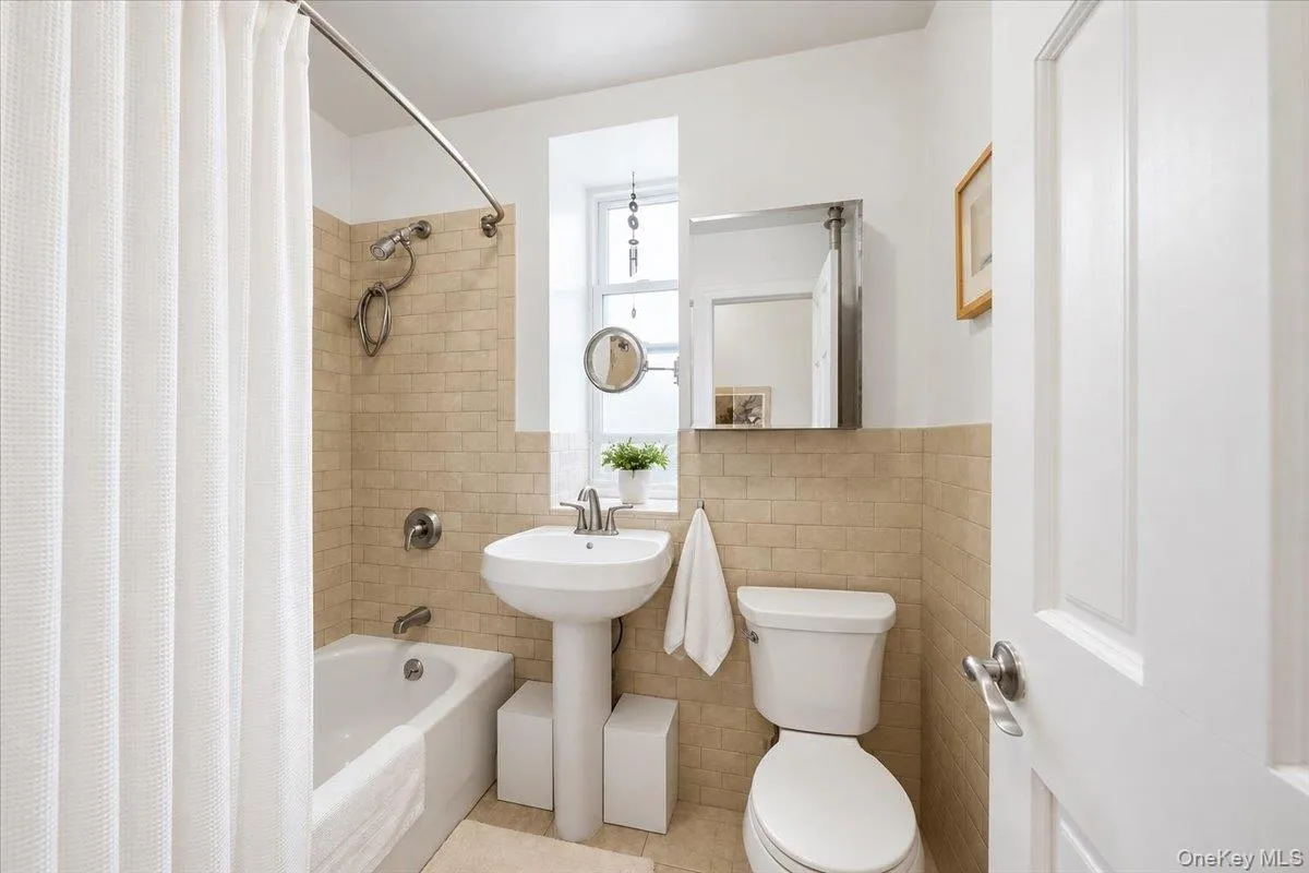 811 Walton Avenue, New York, NY, 1 Bedroom Bedrooms, 5 Rooms Rooms,1 BathroomBathrooms,Residential,For Rent,Avenue,0,1046632 811 Walton Avenue, New York, NY, 1 Bedroom Bedrooms, 5 Rooms Rooms,1 BathroomBathrooms,Residential,For Rent,Avenue,0,1046632