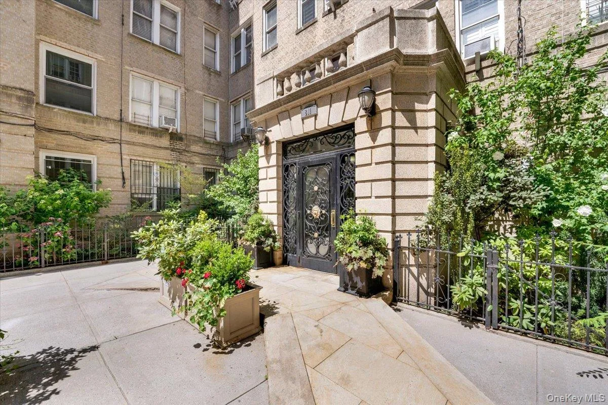 811 Walton Avenue, New York, NY, 1 Bedroom Bedrooms, 5 Rooms Rooms,1 BathroomBathrooms,Residential,For Rent,Avenue,0,1046632 811 Walton Avenue, New York, NY, 1 Bedroom Bedrooms, 5 Rooms Rooms,1 BathroomBathrooms,Residential,For Rent,Avenue,0,1046632