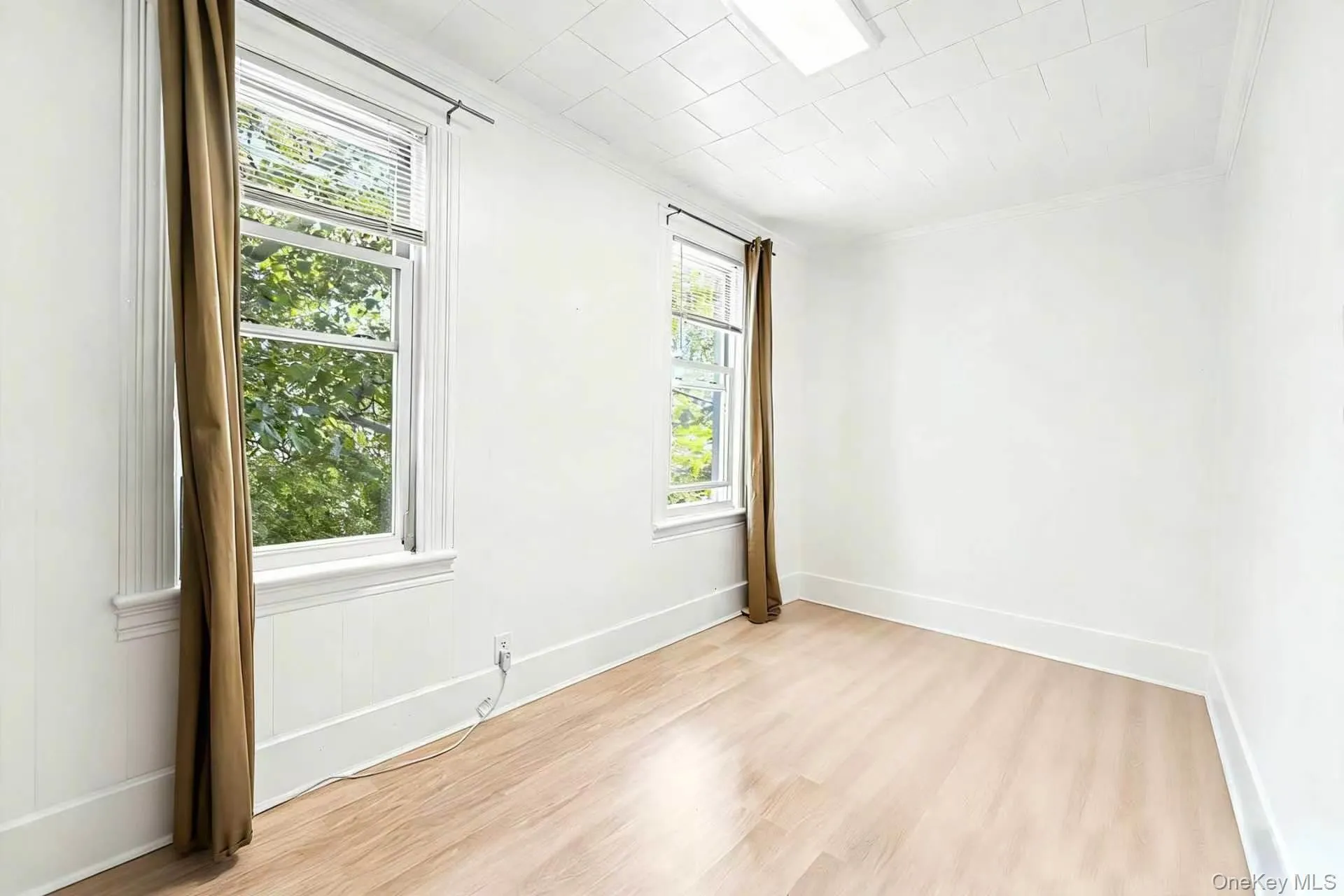 6016 69th Lane, New York, NY, 3 Bedrooms Bedrooms, 5 Rooms Rooms,1 BathroomBathrooms,Residential,For Rent,69th,0,1046644 6016 69th Lane, New York, NY, 3 Bedrooms Bedrooms, 5 Rooms Rooms,1 BathroomBathrooms,Residential,For Rent,69th,0,1046644