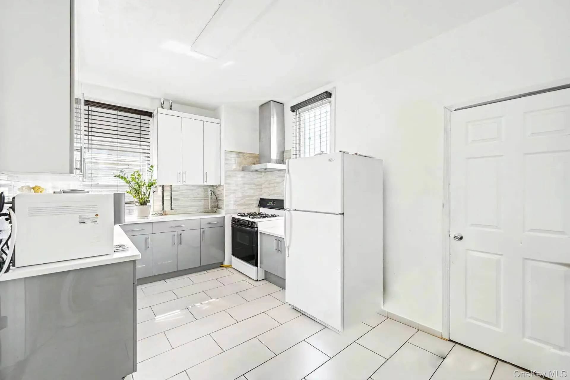 6016 69th Lane, New York, NY, 3 Bedrooms Bedrooms, 5 Rooms Rooms,1 BathroomBathrooms,Residential,For Rent,69th,0,1046644 6016 69th Lane, New York, NY, 3 Bedrooms Bedrooms, 5 Rooms Rooms,1 BathroomBathrooms,Residential,For Rent,69th,0,1046644