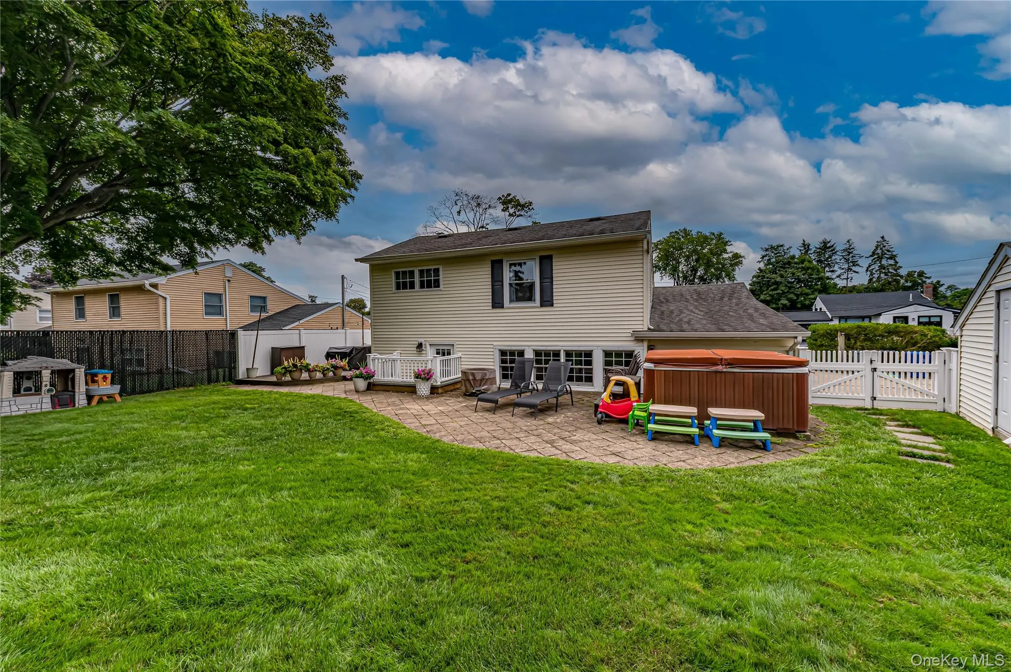 3 Peary Lane, Smithtown, NY, 3 Bedrooms Bedrooms, 7 Rooms Rooms,2 BathroomsBathrooms,Residential,For Rent,Peary,0,1046645 3 Peary Lane, Smithtown, NY, 3 Bedrooms Bedrooms, 7 Rooms Rooms,2 BathroomsBathrooms,Residential,For Rent,Peary,0,1046645