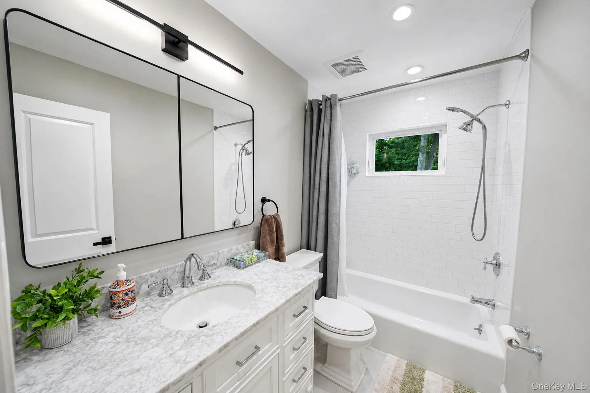 8 Gedney Avenue, Smithtown, NY, 3 Bedrooms Bedrooms, 5 Rooms Rooms,1 BathroomBathrooms,Residential,For Rent,Gedney,0,1046648 8 Gedney Avenue, Smithtown, NY, 3 Bedrooms Bedrooms, 5 Rooms Rooms,1 BathroomBathrooms,Residential,For Rent,Gedney,0,1046648