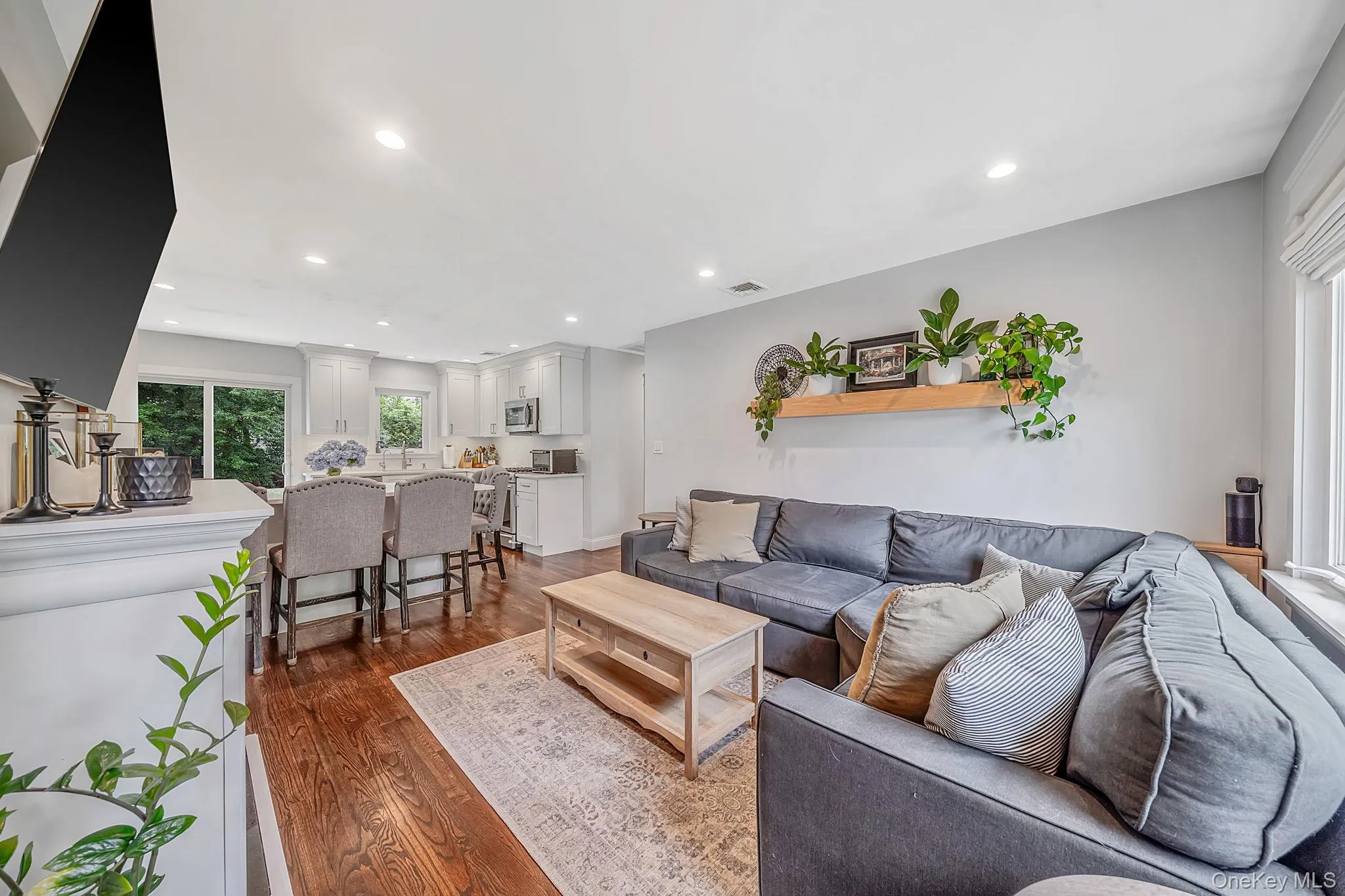 8 Gedney Avenue, Smithtown, NY, 3 Bedrooms Bedrooms, 5 Rooms Rooms,1 BathroomBathrooms,Residential,For Rent,Gedney,0,1046648 8 Gedney Avenue, Smithtown, NY, 3 Bedrooms Bedrooms, 5 Rooms Rooms,1 BathroomBathrooms,Residential,For Rent,Gedney,0,1046648