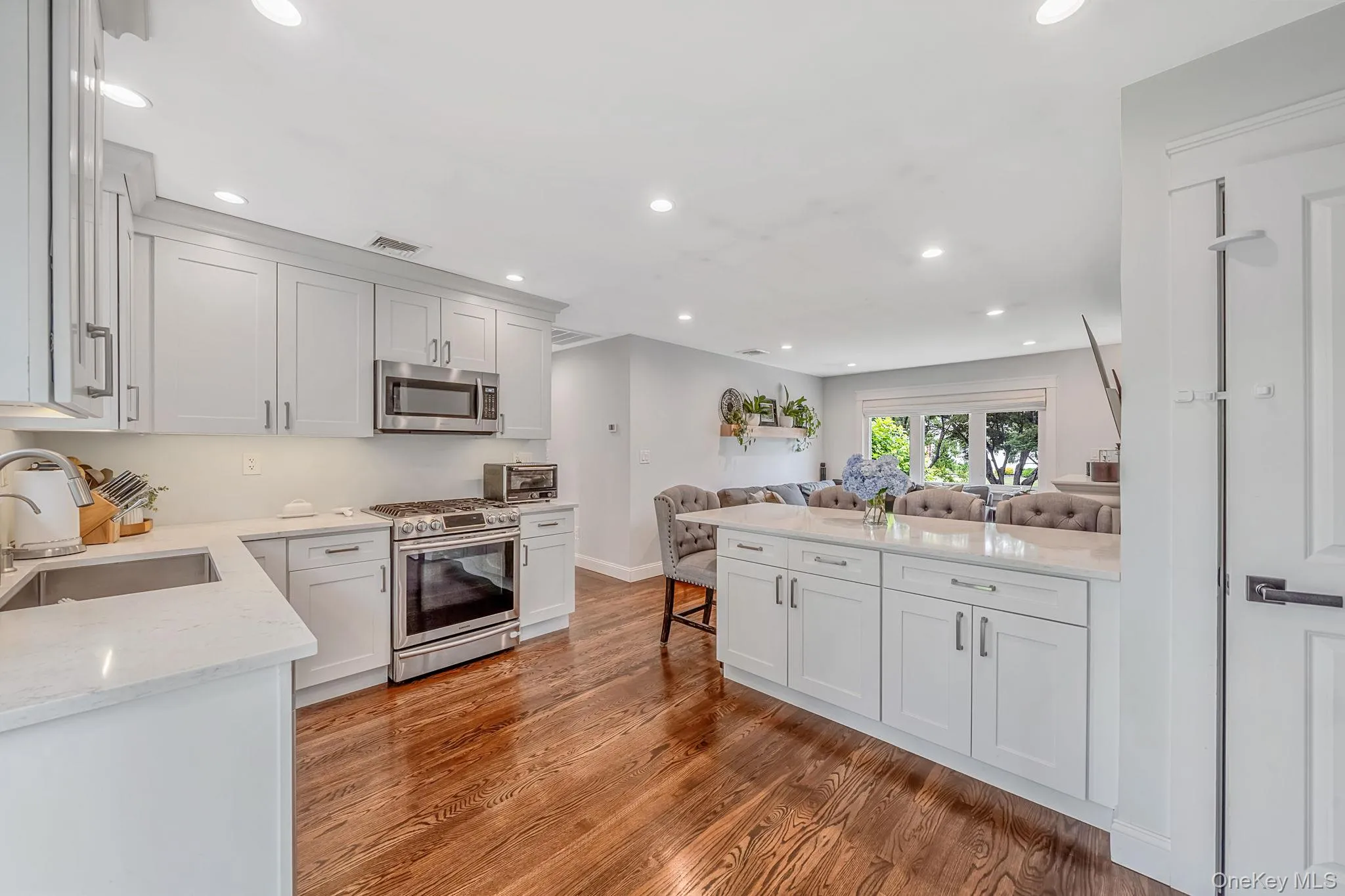 8 Gedney Avenue, Smithtown, NY, 3 Bedrooms Bedrooms, 5 Rooms Rooms,1 BathroomBathrooms,Residential,For Rent,Gedney,0,1046648 8 Gedney Avenue, Smithtown, NY, 3 Bedrooms Bedrooms, 5 Rooms Rooms,1 BathroomBathrooms,Residential,For Rent,Gedney,0,1046648
