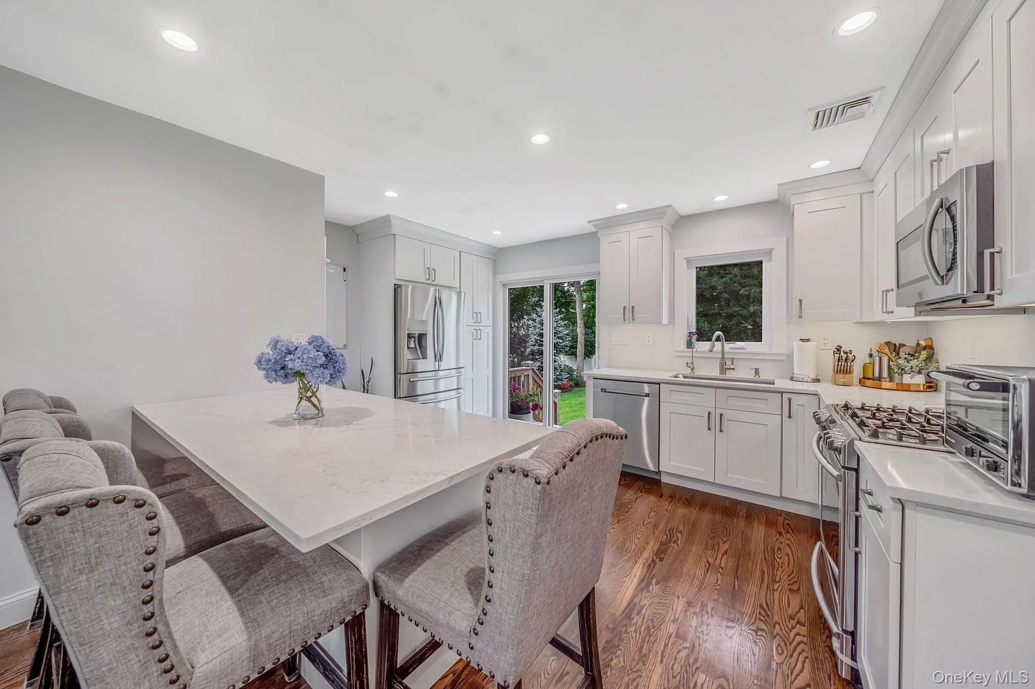 8 Gedney Avenue, Smithtown, NY, 3 Bedrooms Bedrooms, 5 Rooms Rooms,1 BathroomBathrooms,Residential,For Rent,Gedney,0,1046648 8 Gedney Avenue, Smithtown, NY, 3 Bedrooms Bedrooms, 5 Rooms Rooms,1 BathroomBathrooms,Residential,For Rent,Gedney,0,1046648
