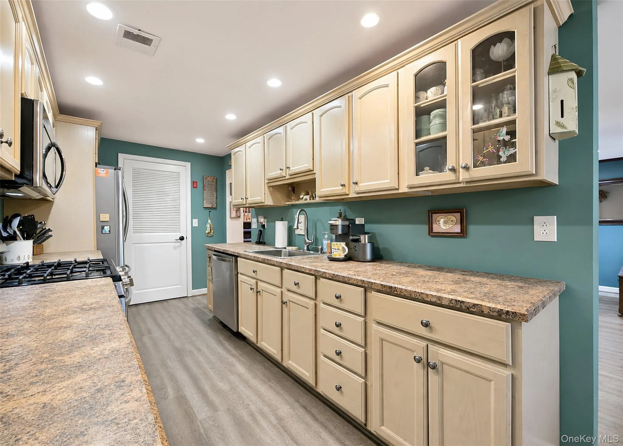 99 Skyline Drive, Brookhaven, NY, 3 Bedrooms Bedrooms, 6 Rooms Rooms,1 BathroomBathrooms,Residential,For Rent,Skyline,0,1046649 99 Skyline Drive, Brookhaven, NY, 3 Bedrooms Bedrooms, 6 Rooms Rooms,1 BathroomBathrooms,Residential,For Rent,Skyline,0,1046649