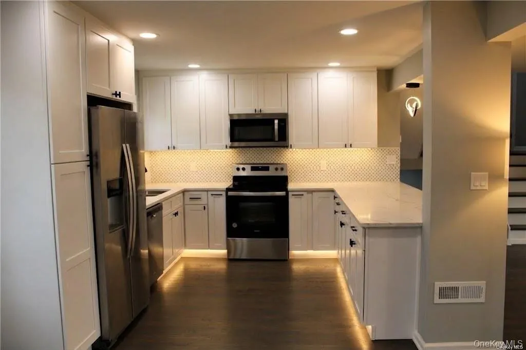 240 Lincoln Avenue, Hempstead, NY, 3 Bedrooms Bedrooms, 6 Rooms Rooms,2 BathroomsBathrooms,Residential,For Rent,Lincoln,0,1046651 240 Lincoln Avenue, Hempstead, NY, 3 Bedrooms Bedrooms, 6 Rooms Rooms,2 BathroomsBathrooms,Residential,For Rent,Lincoln,0,1046651