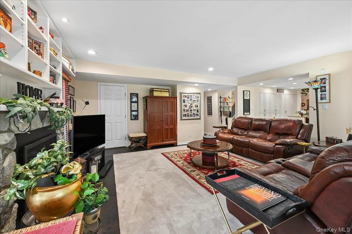 12 Berkshire Drive, Clarkstown, NY, 4 Bedrooms Bedrooms, 11 Rooms Rooms,2 BathroomsBathrooms,Residential,For Rent,Berkshire,0,1046656 12 Berkshire Drive, Clarkstown, NY, 4 Bedrooms Bedrooms, 11 Rooms Rooms,2 BathroomsBathrooms,Residential,For Rent,Berkshire,0,1046656