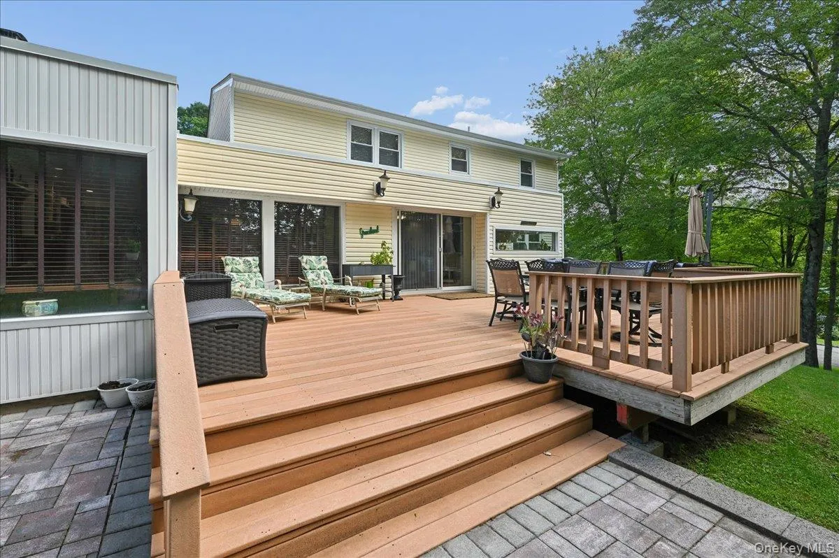 12 Berkshire Drive, Clarkstown, NY, 4 Bedrooms Bedrooms, 11 Rooms Rooms,2 BathroomsBathrooms,Residential,For Rent,Berkshire,0,1046656 12 Berkshire Drive, Clarkstown, NY, 4 Bedrooms Bedrooms, 11 Rooms Rooms,2 BathroomsBathrooms,Residential,For Rent,Berkshire,0,1046656