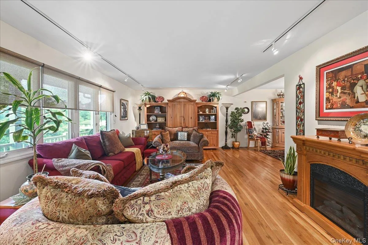 12 Berkshire Drive, Clarkstown, NY, 4 Bedrooms Bedrooms, 11 Rooms Rooms,2 BathroomsBathrooms,Residential,For Rent,Berkshire,0,1046656 12 Berkshire Drive, Clarkstown, NY, 4 Bedrooms Bedrooms, 11 Rooms Rooms,2 BathroomsBathrooms,Residential,For Rent,Berkshire,0,1046656