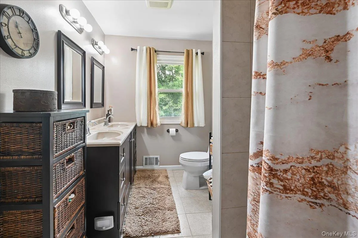 12 Berkshire Drive, Clarkstown, NY, 4 Bedrooms Bedrooms, 11 Rooms Rooms,2 BathroomsBathrooms,Residential,For Rent,Berkshire,0,1046656 12 Berkshire Drive, Clarkstown, NY, 4 Bedrooms Bedrooms, 11 Rooms Rooms,2 BathroomsBathrooms,Residential,For Rent,Berkshire,0,1046656