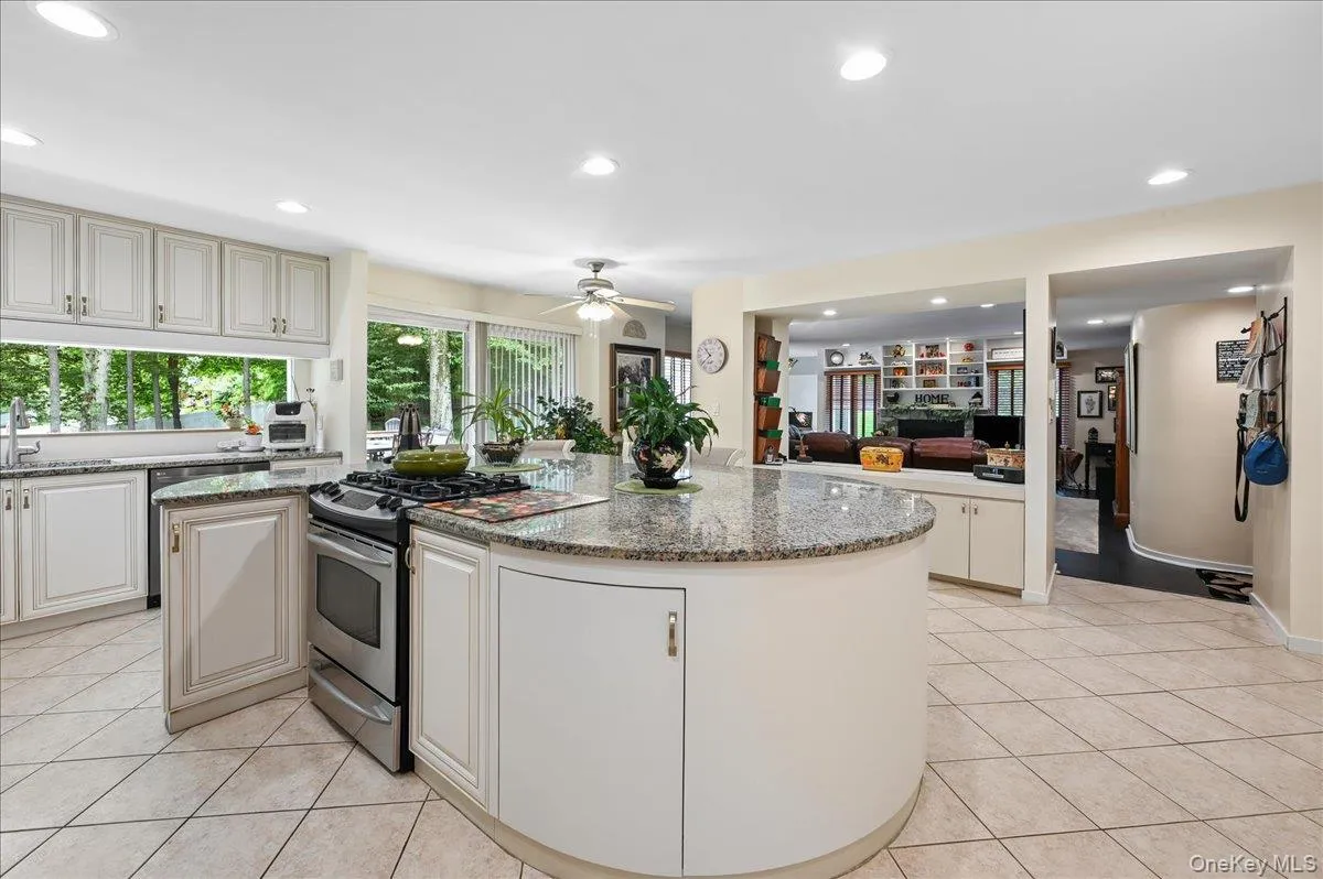 12 Berkshire Drive, Clarkstown, NY, 4 Bedrooms Bedrooms, 11 Rooms Rooms,2 BathroomsBathrooms,Residential,For Rent,Berkshire,0,1046656 12 Berkshire Drive, Clarkstown, NY, 4 Bedrooms Bedrooms, 11 Rooms Rooms,2 BathroomsBathrooms,Residential,For Rent,Berkshire,0,1046656