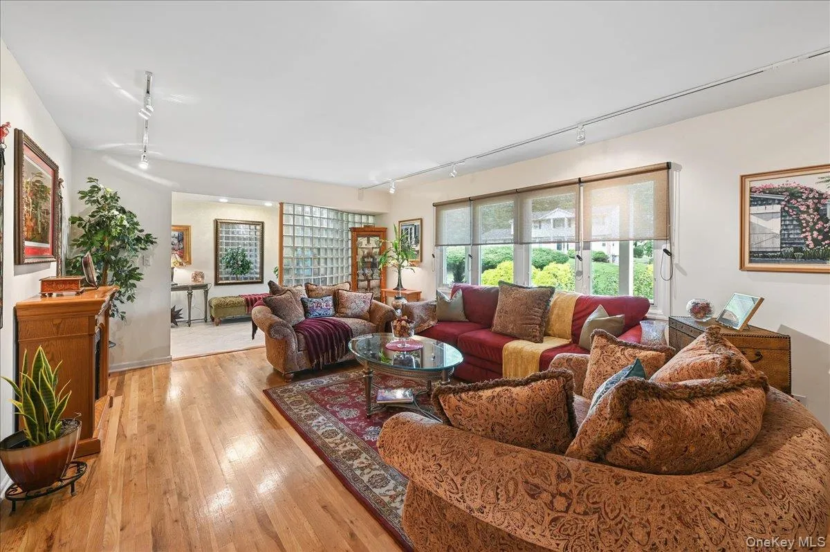 12 Berkshire Drive, Clarkstown, NY, 4 Bedrooms Bedrooms, 11 Rooms Rooms,2 BathroomsBathrooms,Residential,For Rent,Berkshire,0,1046656 12 Berkshire Drive, Clarkstown, NY, 4 Bedrooms Bedrooms, 11 Rooms Rooms,2 BathroomsBathrooms,Residential,For Rent,Berkshire,0,1046656