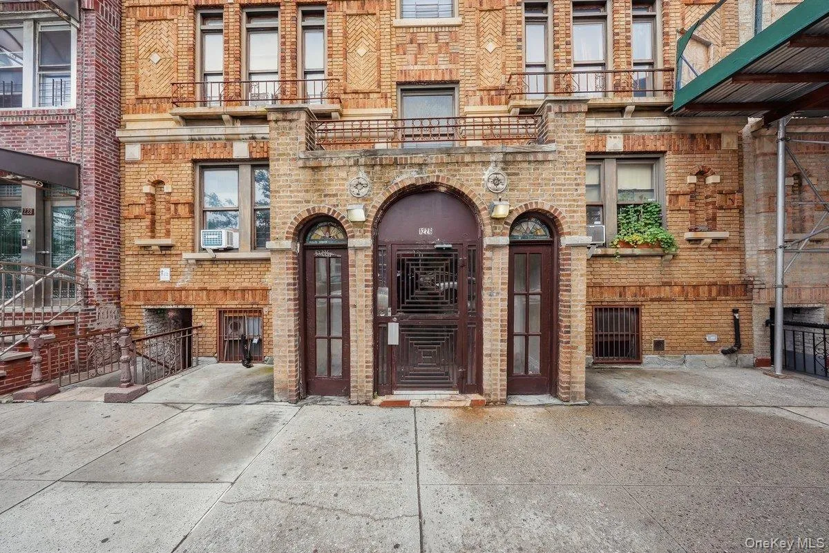 1226 Evergreen Avenue, New York, NY, 33 Bedrooms Bedrooms, 66 Rooms Rooms,11 BathroomsBathrooms,Residential,For Rent,Evergreen,0,1046657 1226 Evergreen Avenue, New York, NY, 33 Bedrooms Bedrooms, 66 Rooms Rooms,11 BathroomsBathrooms,Residential,For Rent,Evergreen,0,1046657