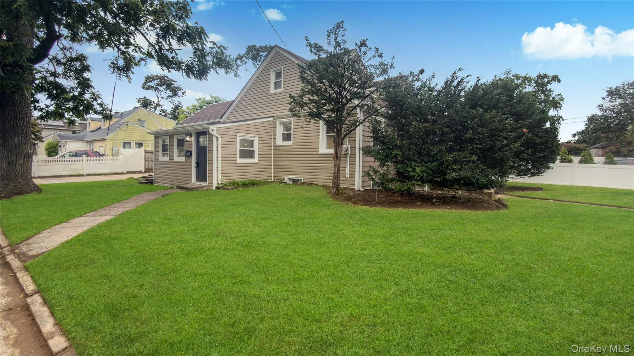 1180 Woodfield Road, Hempstead, NY, 4 Bedrooms Bedrooms, 12 Rooms Rooms,3 BathroomsBathrooms,Residential,For Rent,Woodfield,0,1046658 1180 Woodfield Road, Hempstead, NY, 4 Bedrooms Bedrooms, 12 Rooms Rooms,3 BathroomsBathrooms,Residential,For Rent,Woodfield,0,1046658