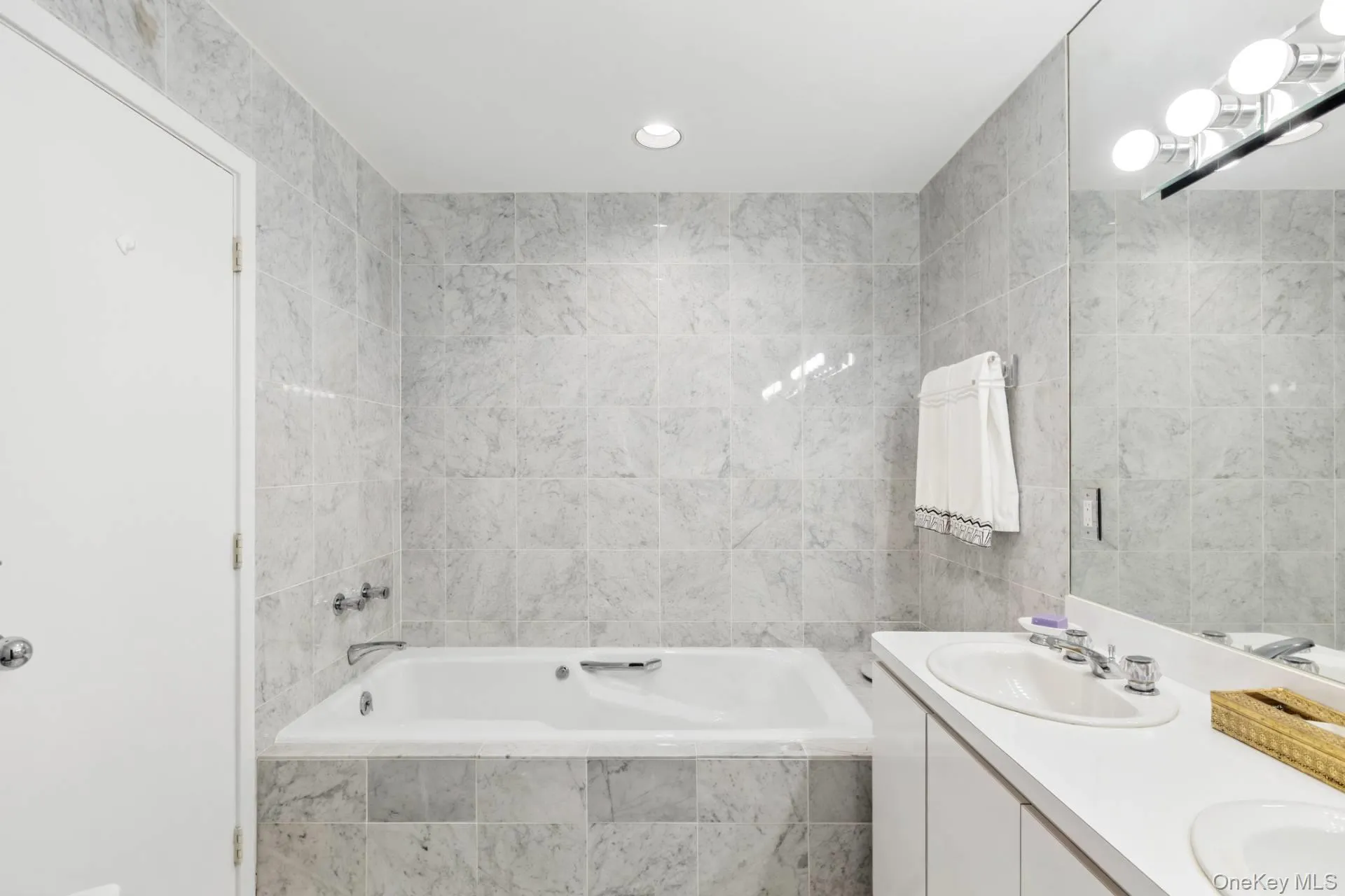 39 Spring Pond Lane, Southampton, NY, 4 Bedrooms Bedrooms, 8 Rooms Rooms,3 BathroomsBathrooms,Residential,For Rent,Spring Pond,0,1046663 39 Spring Pond Lane, Southampton, NY, 4 Bedrooms Bedrooms, 8 Rooms Rooms,3 BathroomsBathrooms,Residential,For Rent,Spring Pond,0,1046663