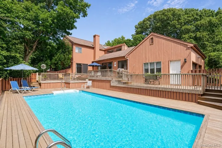 39 Spring Pond Lane, Southampton, New York 11968