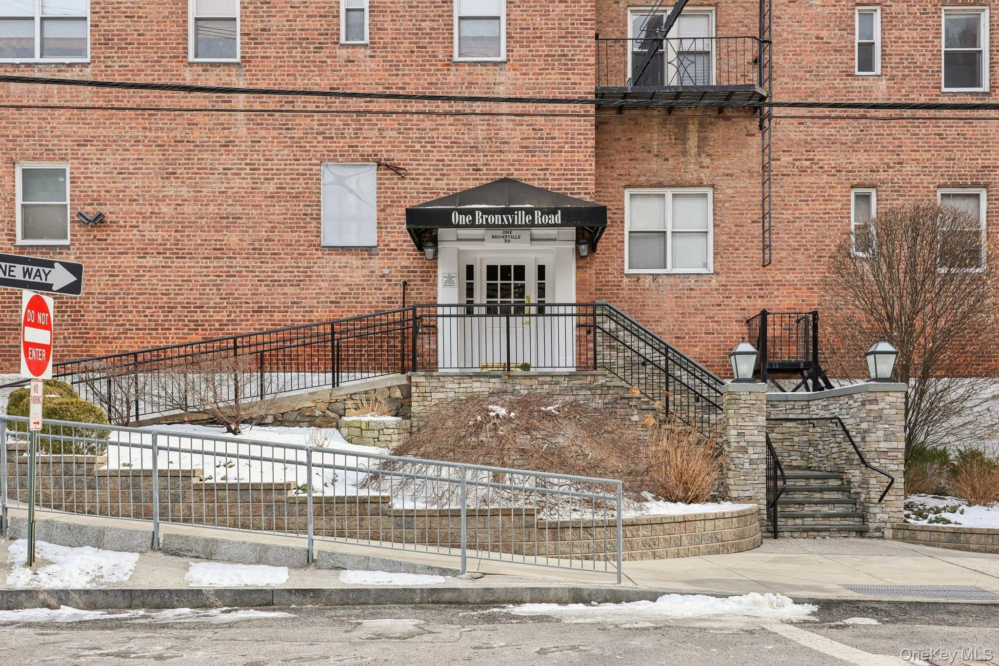 1 Bronxville Road, Yonkers, NY, 1 Bedroom Bedrooms, 3 Rooms Rooms,1 BathroomBathrooms,Residential,For Rent,Bronxville,0,1046669 1 Bronxville Road, Yonkers, NY, 1 Bedroom Bedrooms, 3 Rooms Rooms,1 BathroomBathrooms,Residential,For Rent,Bronxville,0,1046669