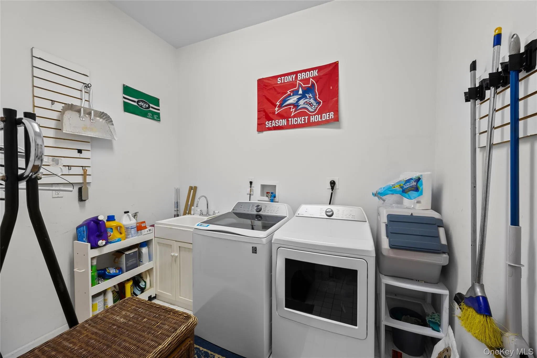 10 Redbridge Court, Brookhaven, NY, 4 Bedrooms Bedrooms, 16 Rooms Rooms,2 BathroomsBathrooms,Residential,For Rent,Redbridge,0,1046673 10 Redbridge Court, Brookhaven, NY, 4 Bedrooms Bedrooms, 16 Rooms Rooms,2 BathroomsBathrooms,Residential,For Rent,Redbridge,0,1046673