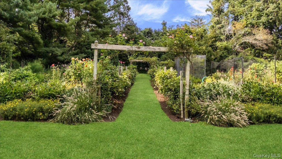 347 Duck Pond Road, Oyster Bay, NY, 4 Bedrooms Bedrooms, 9 Rooms Rooms,3 BathroomsBathrooms,Residential,For Rent,Duck Pond,0,1046678 347 Duck Pond Road, Oyster Bay, NY, 4 Bedrooms Bedrooms, 9 Rooms Rooms,3 BathroomsBathrooms,Residential,For Rent,Duck Pond,0,1046678