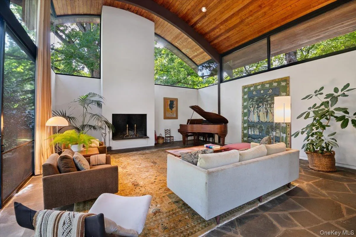347 Duck Pond Road, Oyster Bay, NY, 4 Bedrooms Bedrooms, 9 Rooms Rooms,3 BathroomsBathrooms,Residential,For Rent,Duck Pond,0,1046678 347 Duck Pond Road, Oyster Bay, NY, 4 Bedrooms Bedrooms, 9 Rooms Rooms,3 BathroomsBathrooms,Residential,For Rent,Duck Pond,0,1046678