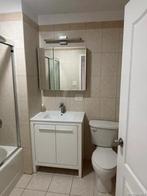 38 Knightsbridge Road, North Hempstead, NY, 2 Bedrooms Bedrooms, 4 Rooms Rooms,2 BathroomsBathrooms,Residential Lease,For Rent,Knightsbridge,0,1046693 38 Knightsbridge Road, North Hempstead, NY, 2 Bedrooms Bedrooms, 4 Rooms Rooms,2 BathroomsBathrooms,Residential Lease,For Rent,Knightsbridge,0,1046693