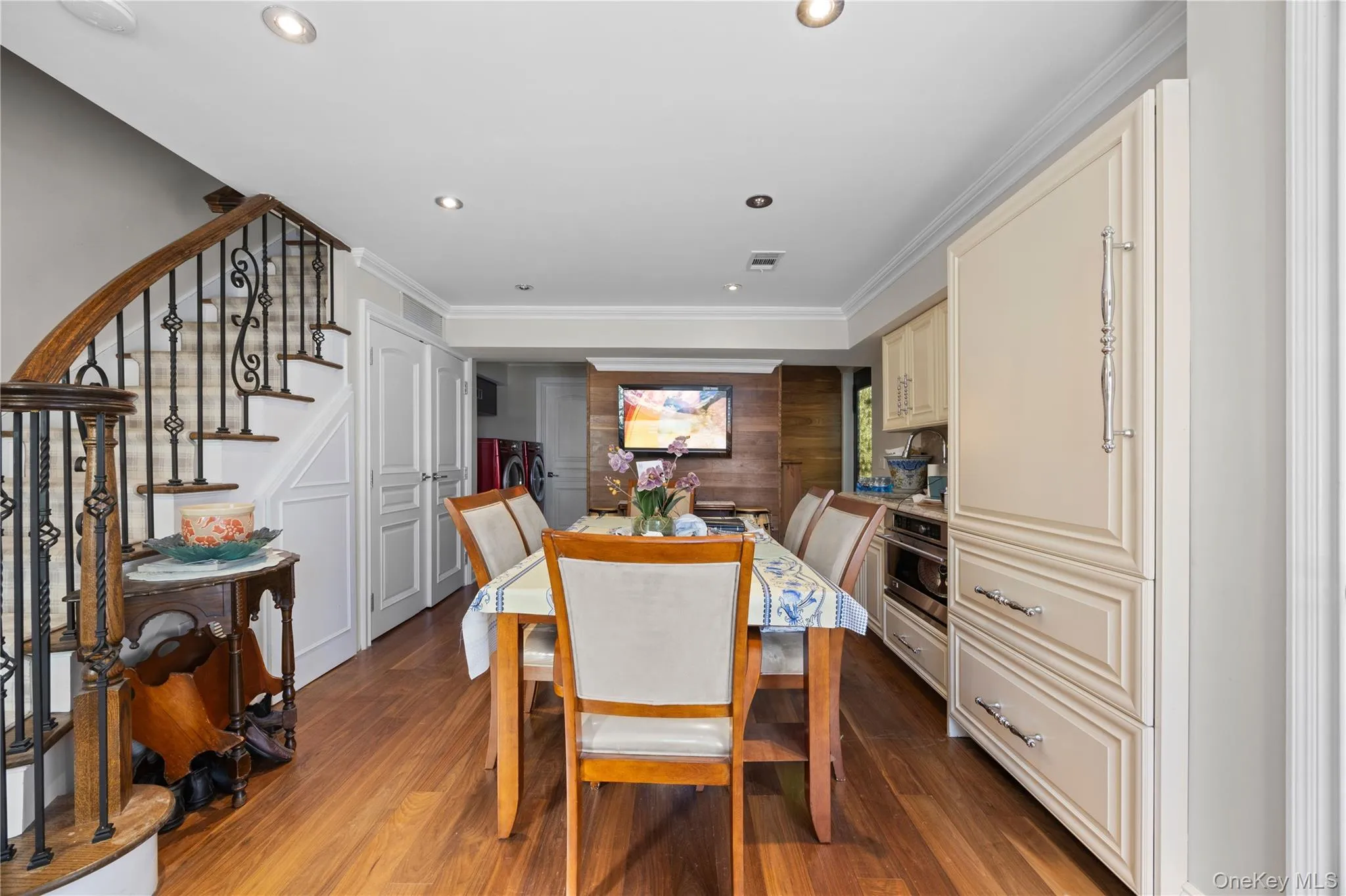 229 Ditmars Street, New York, NY, 3 Bedrooms Bedrooms, 8 Rooms Rooms,3 BathroomsBathrooms,Residential,For Rent,Ditmars,0,1046694 229 Ditmars Street, New York, NY, 3 Bedrooms Bedrooms, 8 Rooms Rooms,3 BathroomsBathrooms,Residential,For Rent,Ditmars,0,1046694