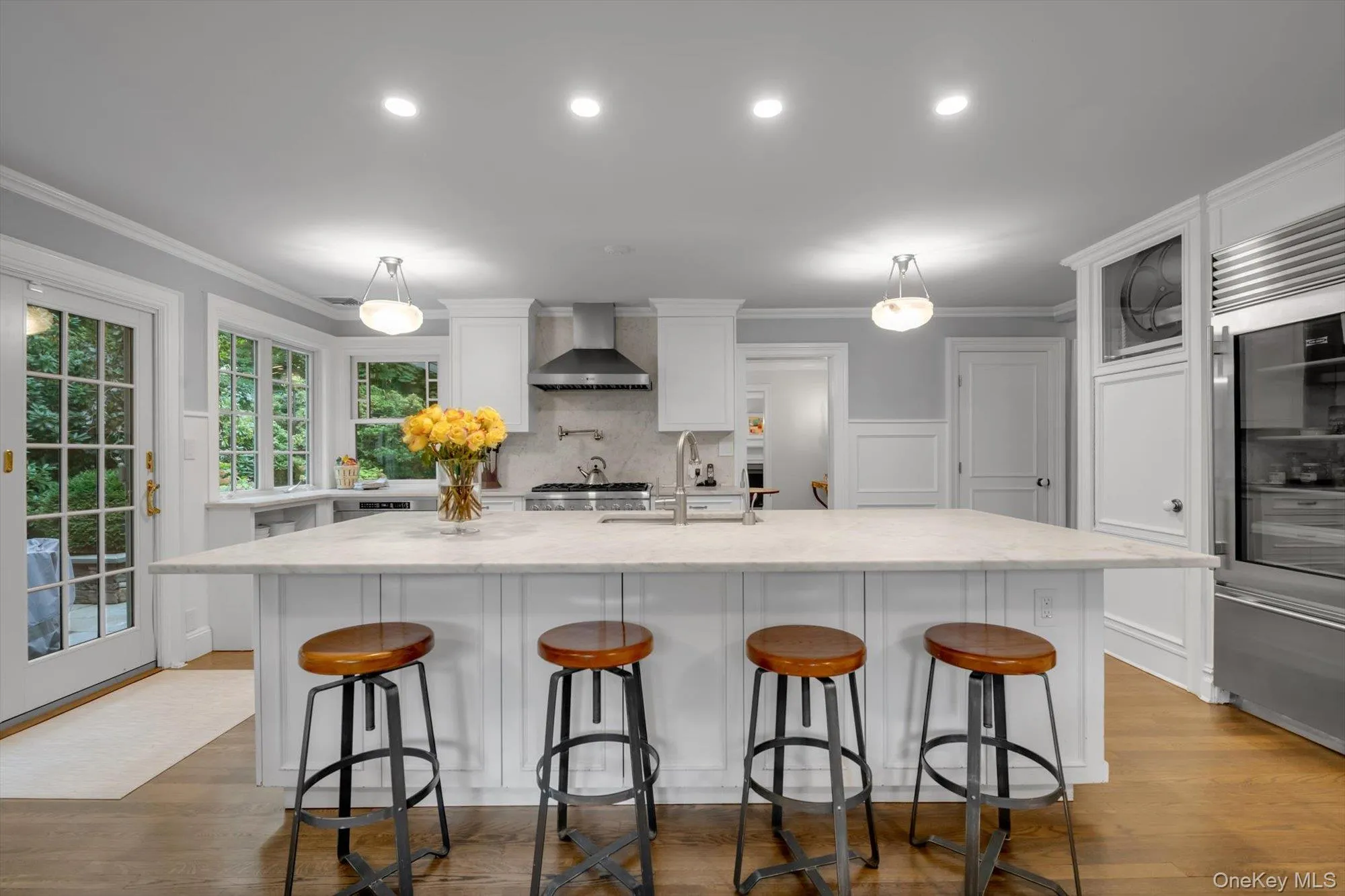 Eat-in Kitchen Eat-in Kitchen
