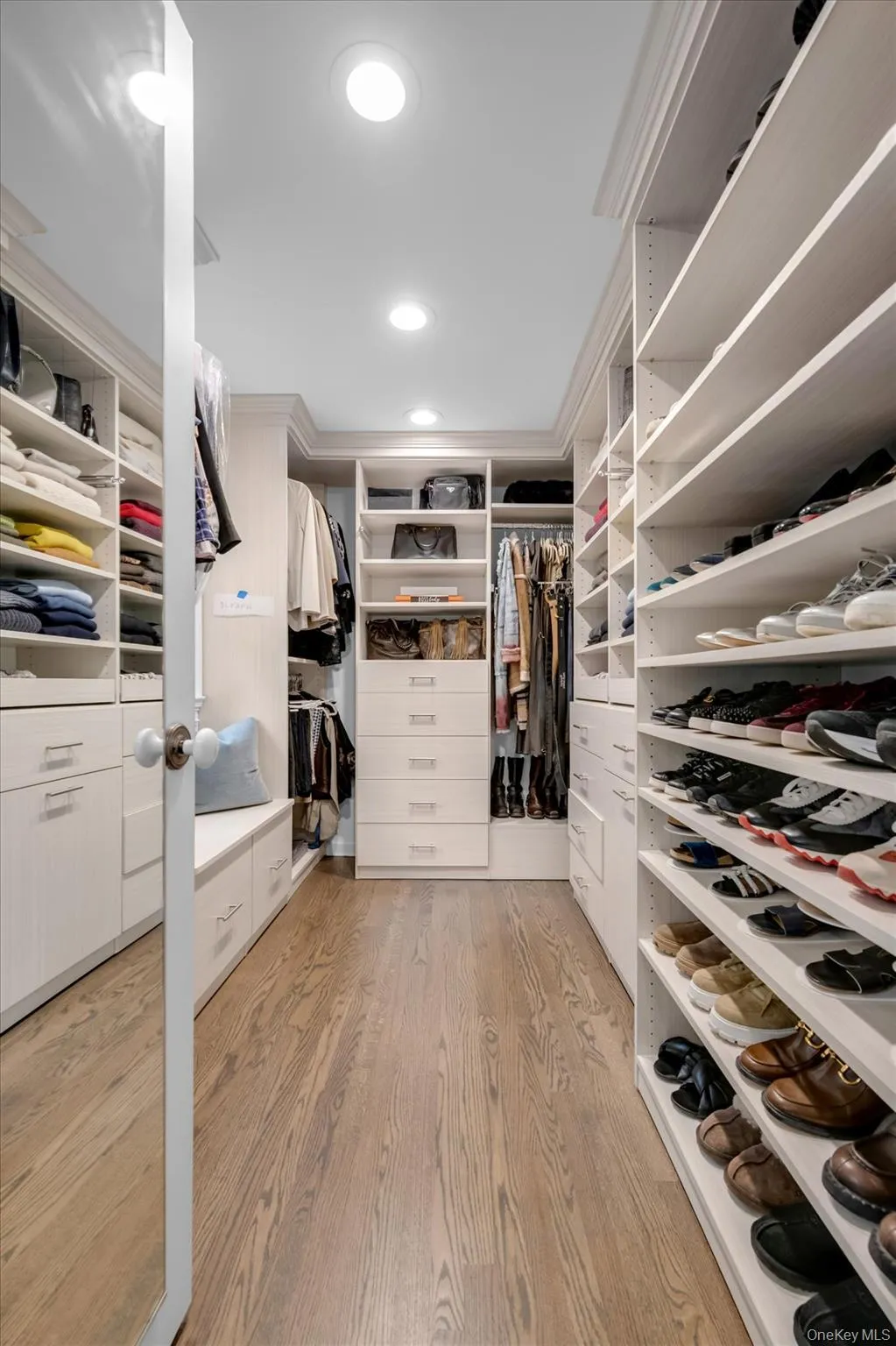 Walk-In Closet Walk-In Closet