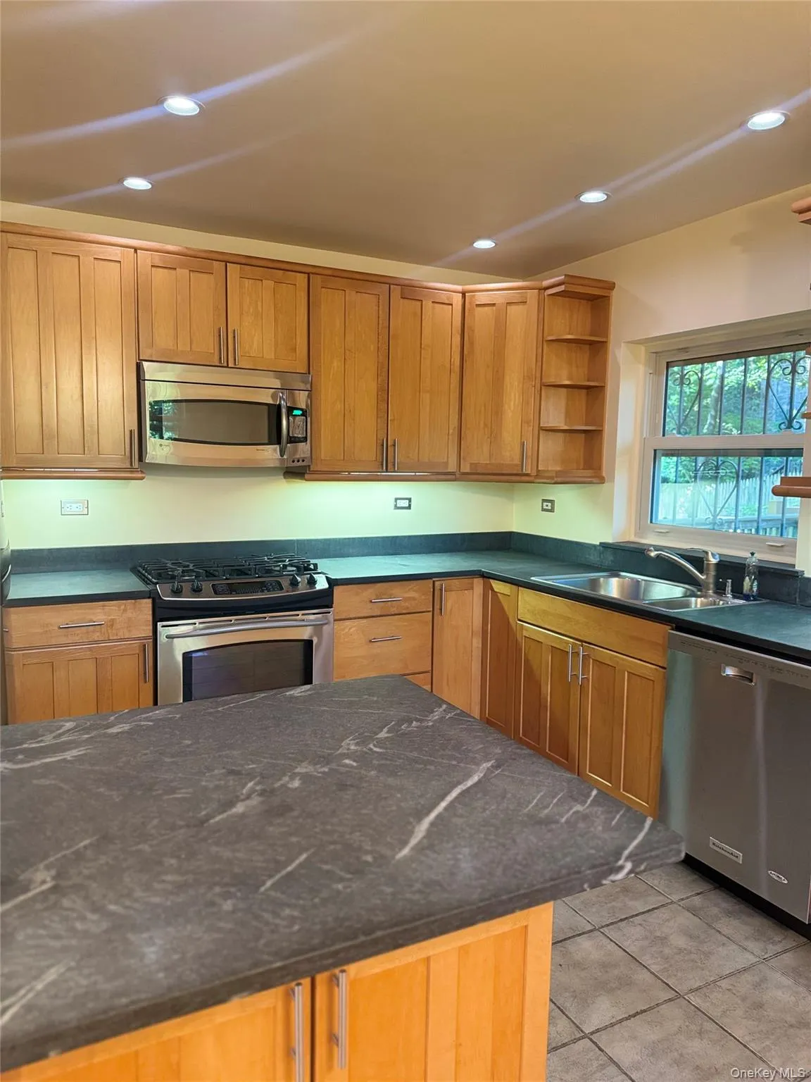 5629 Sylvan Avenue, New York, NY, 3 Bedrooms Bedrooms, 6 Rooms Rooms,1 BathroomBathrooms,Residential Lease,For Rent,Sylvan,0,1046698 5629 Sylvan Avenue, New York, NY, 3 Bedrooms Bedrooms, 6 Rooms Rooms,1 BathroomBathrooms,Residential Lease,For Rent,Sylvan,0,1046698