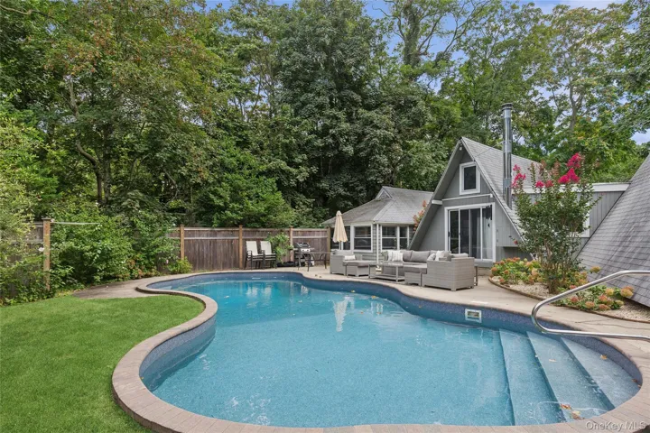 10 Oak Lane, Southampton, New York 11963