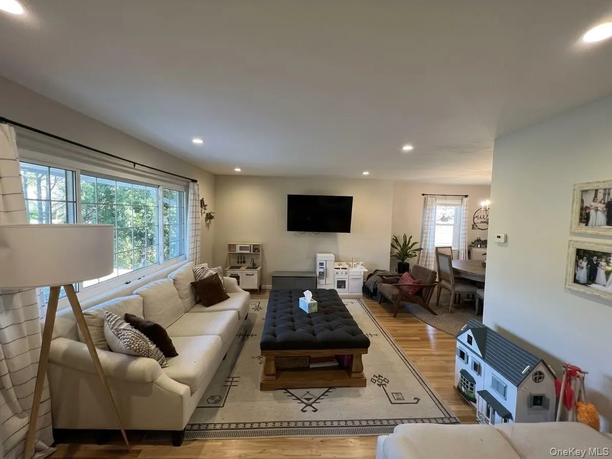 31 Roosevelt Place, Hempstead, NY, 3 Bedrooms Bedrooms, 7 Rooms Rooms,1 BathroomBathrooms,Residential Lease,For Rent,Roosevelt,0,1046715 31 Roosevelt Place, Hempstead, NY, 3 Bedrooms Bedrooms, 7 Rooms Rooms,1 BathroomBathrooms,Residential Lease,For Rent,Roosevelt,0,1046715
