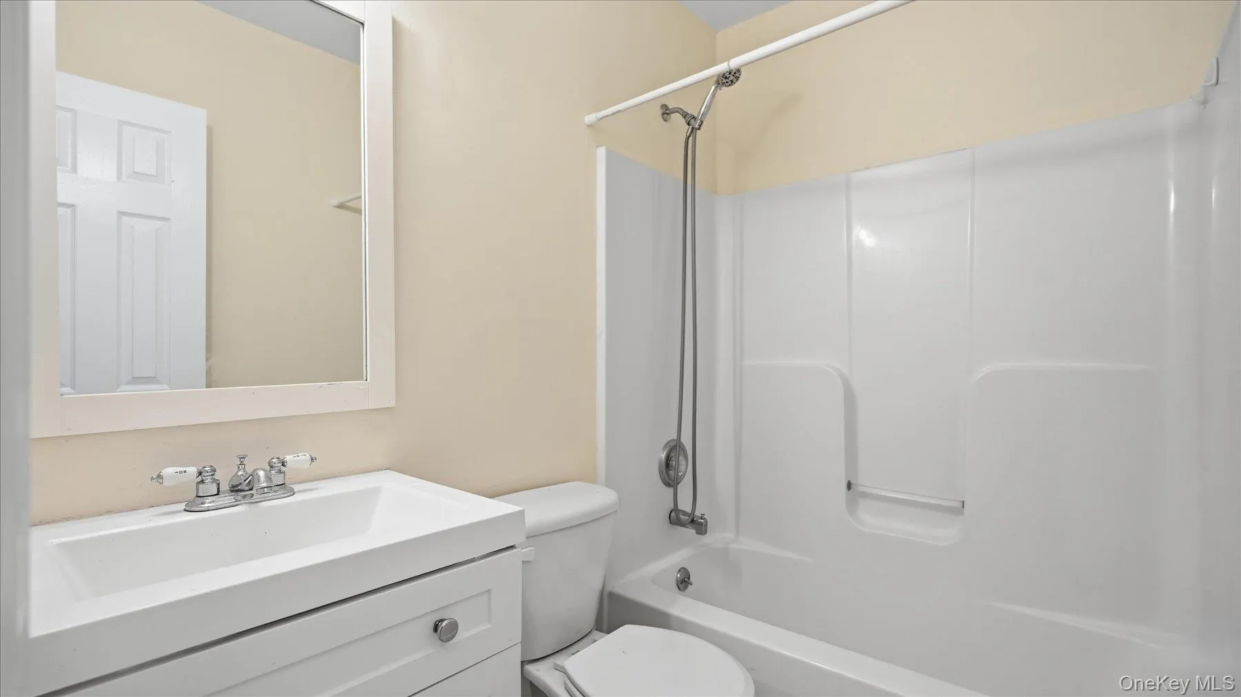 455 Moriches Road, Smithtown, NY, 2 Bedrooms Bedrooms, 4 Rooms Rooms,1 BathroomBathrooms,Residential Lease,For Rent,Moriches,0,1046717 455 Moriches Road, Smithtown, NY, 2 Bedrooms Bedrooms, 4 Rooms Rooms,1 BathroomBathrooms,Residential Lease,For Rent,Moriches,0,1046717